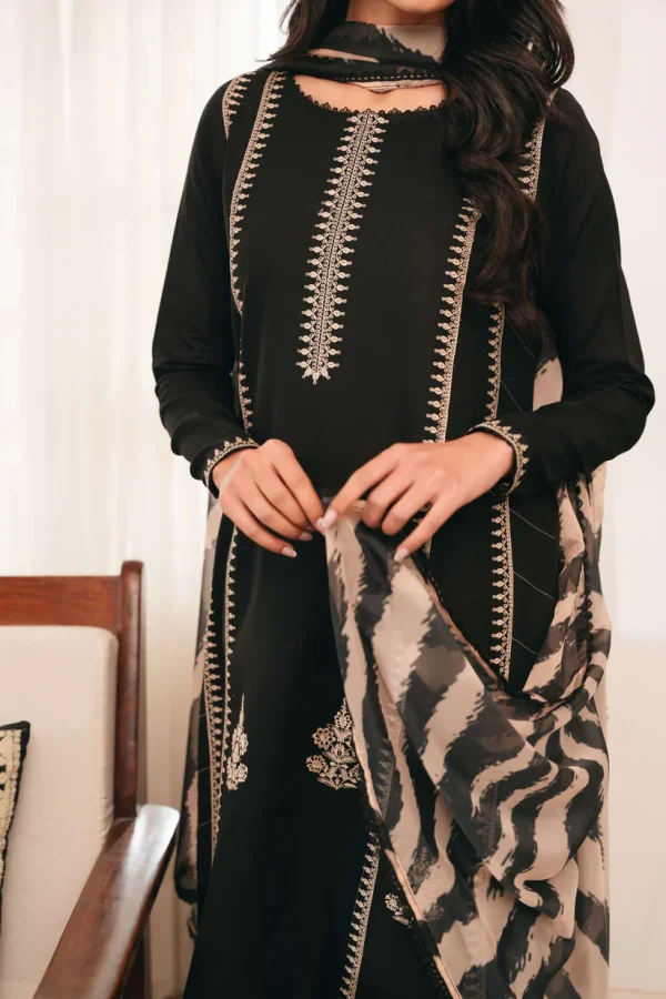 Mahamira- Embroidered Lawn | Diamond Dupatta