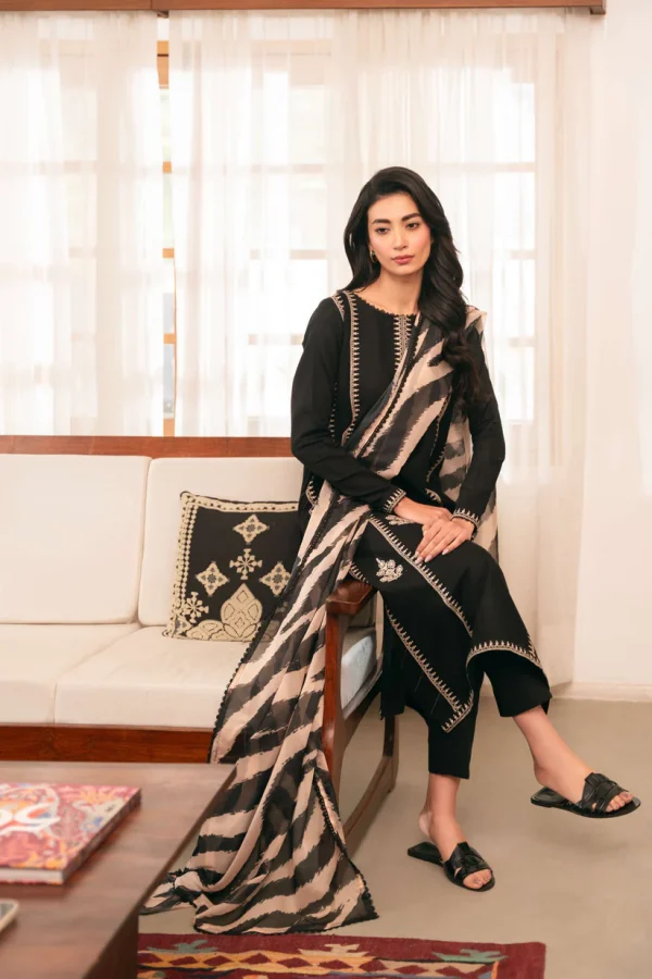 Mahamira- Embroidered Lawn | Diamond Dupatta