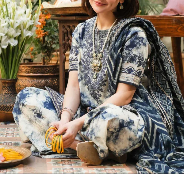 Embroidered Lawn 3pc with Chiffon Dupatta
