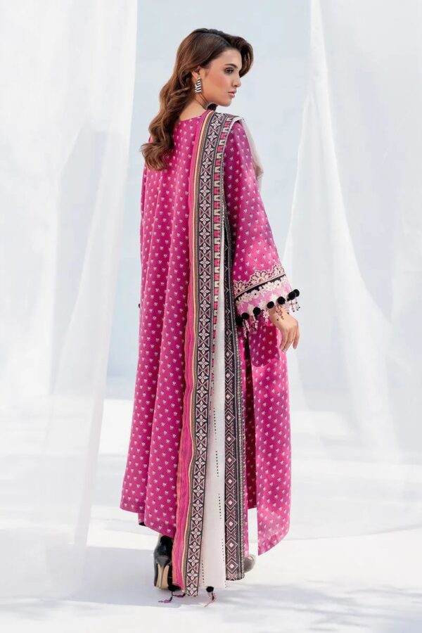 Baroque-Digital Linen featuring an embroidered three-piece set