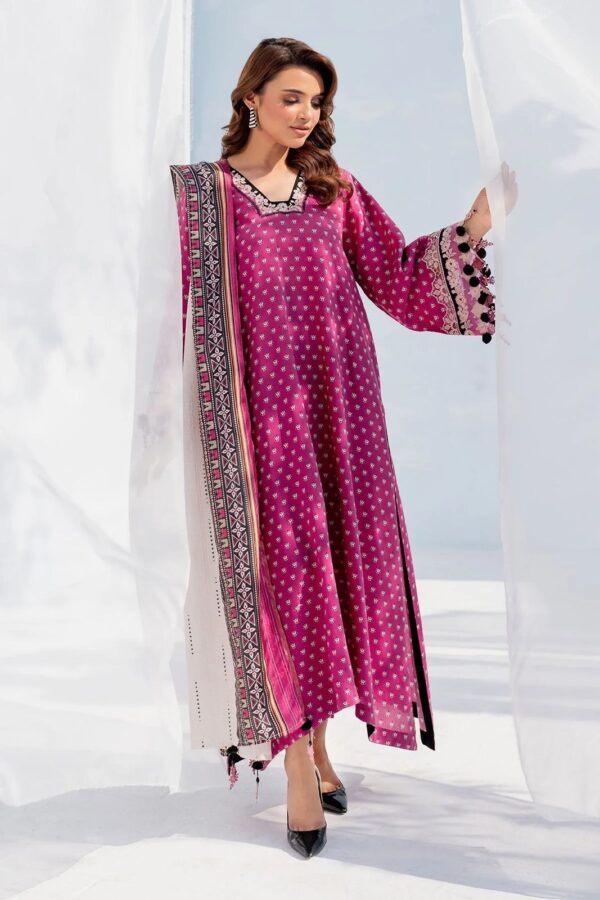 Baroque-Digital Linen featuring an embroidered three-piece set