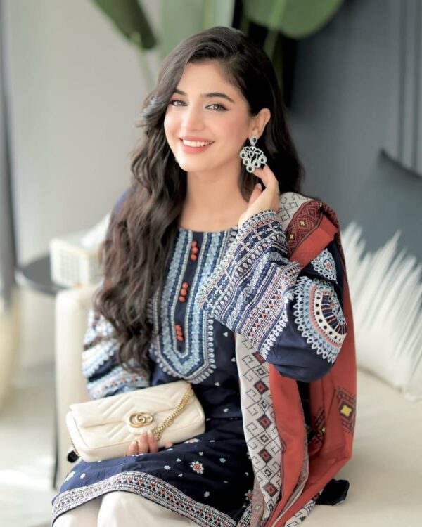 azmin-Dhanak Embroidered 3pc Dress