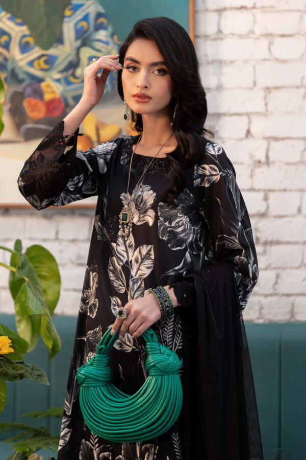 Maria B-Printed Linen With Embroidered Patches 3pc