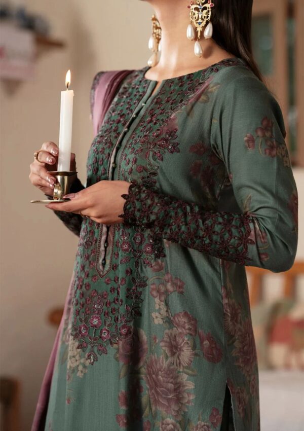 Iznik-Dhanak Printed with Embroidery Patches