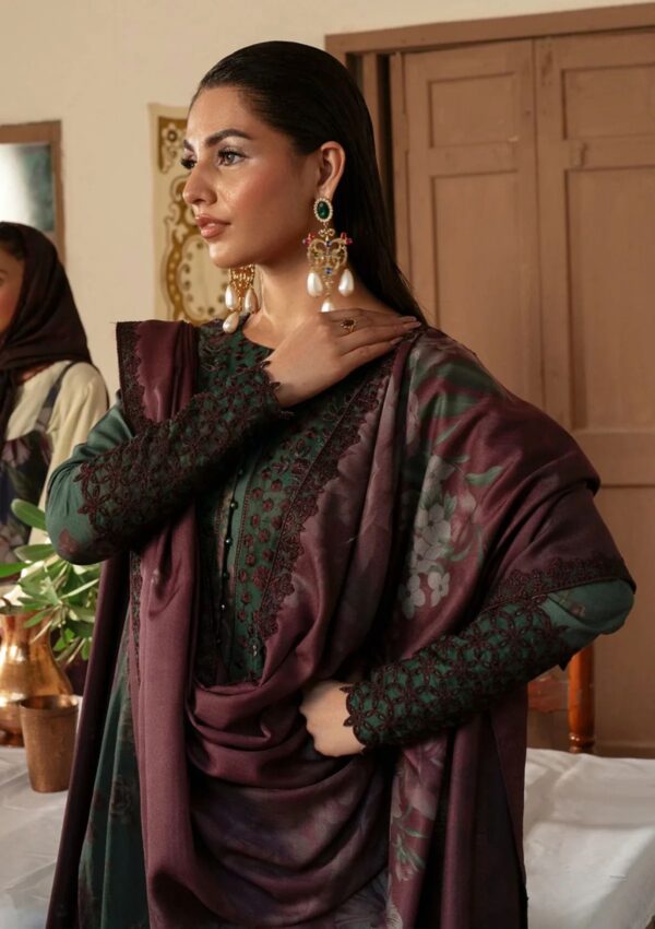 Iznik-Dhanak Printed with Embroidery Patches