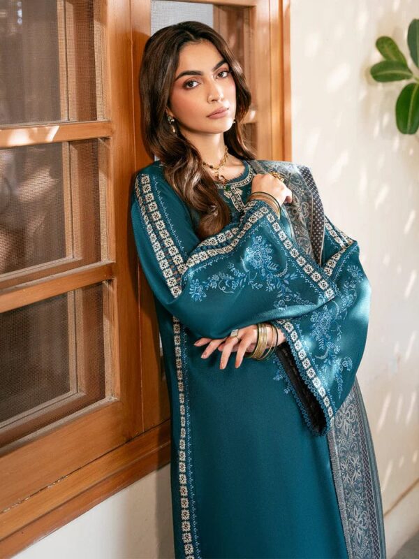 Izel-Heavy Embroidered Dhanak spc suit