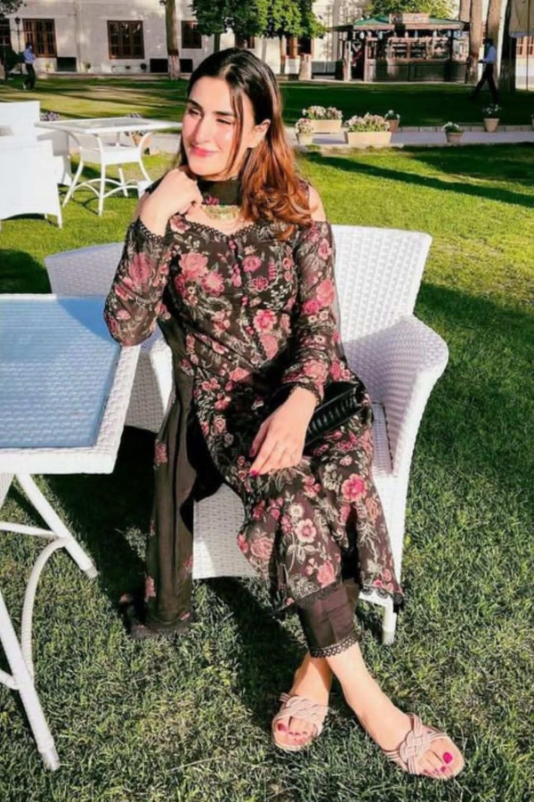 Bareeze Heavy Embroidered Lawn 3pc Dress