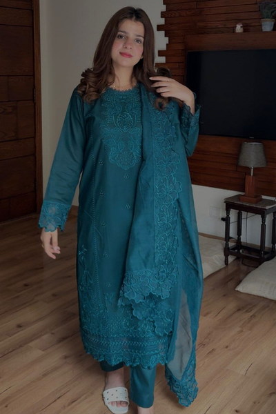 Urge-Heavy Chikankari Boring Lawn 3pc