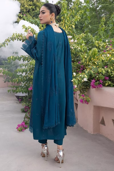 mahnur-chikankari -heavy -embroidered -3pc-nayab-collection