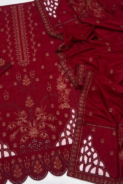 Bareeze Embroidered Winter 3PC Suit – Maroon Bareeze Embroidered Winter 3PC Suit – Maroon